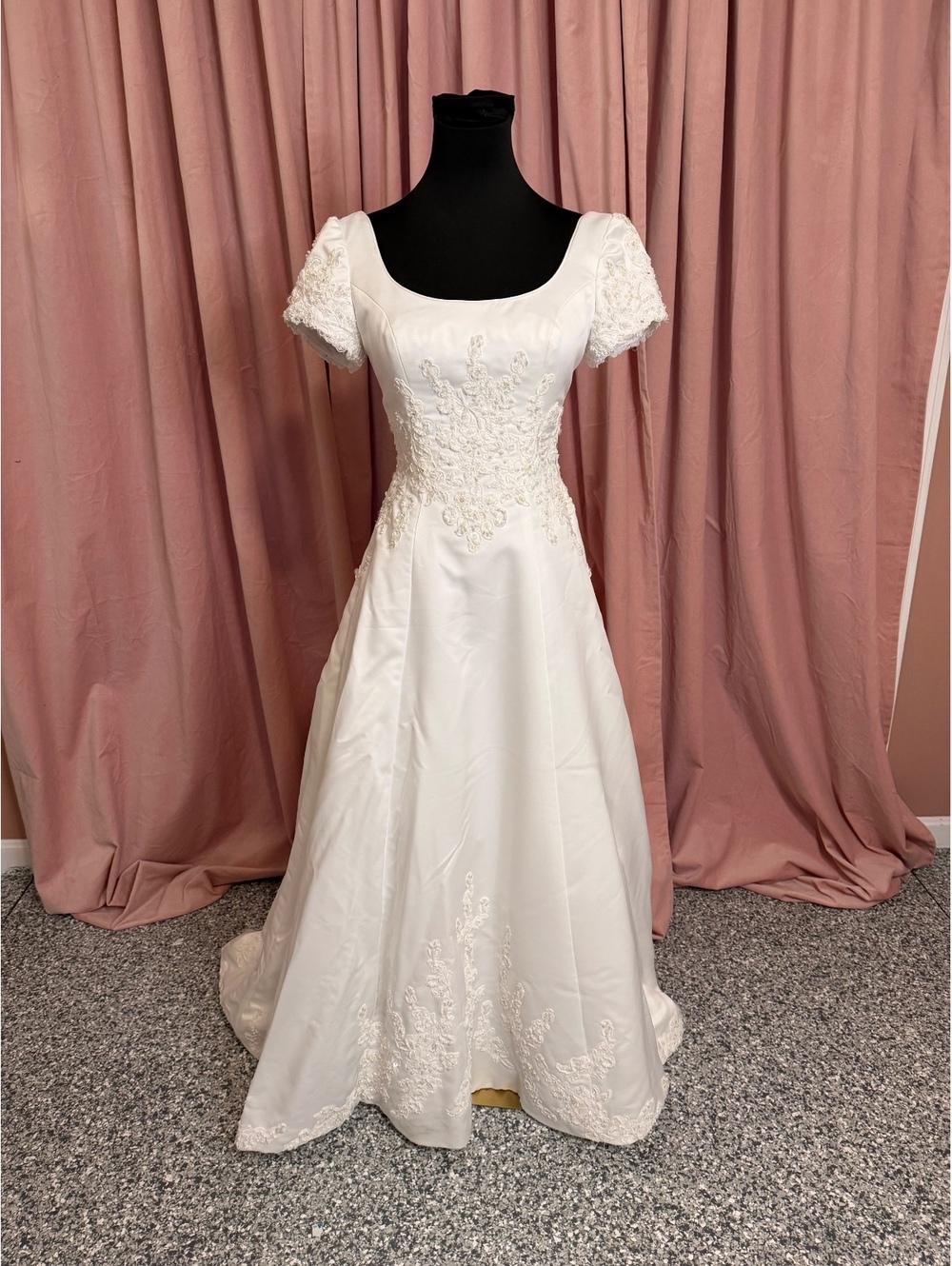 Mori Lee Ivory Beaded Embroidered Wedding Dress Size 4 with Train